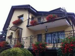 Ferienhaus - Ferienhaus Ferienvilla mit Garten, Grill und Terrasse
