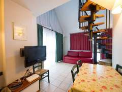 Ferienwohnung - Ferienwohnung Drei-Zimmer-Dachgeschosswohnung 6 p.l. Villa Frejus