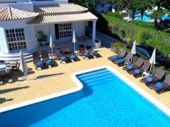 Ferienhaus - Ferienhaus Villa mit 6 Schlafzimmern, Familie, Gruppen, Strand, Pool, Garten