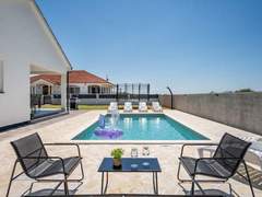 Ferienhaus - Ferienhaus Vila Nik