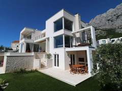 Ferienhaus - Ferienhaus Moderne Villa mit Infinity-Pool im Bergdorf Veliko Brdo