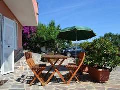 Ferienwohnung - Ferienwohnung Cottage 'Red 5' mit Blick aufs Wasser