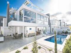 Ferienhaus - Ferienhaus 3-Schlafzimmer-Villa mit privatem Pool und Dachgarten