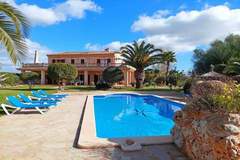 Ferienhaus - Ferienunterkunft in Ses Salines (8 Personen)