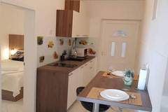 Ferienwohnung - Two-Bedroom Apartment With Sea View - Ferienunterkunft in Novalja (4 Personen)