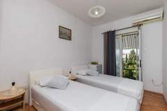 Ferienwohnung - Guest House Bradas- Twin  Room with Shared Bathroom No4 - Ferienunterkunft in Dubrovnik (2 Personen)