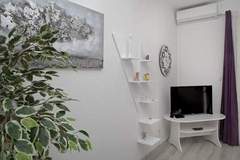 Ferienwohnung - Apartments Isabora - Two-Bedroom Apartment with Terrace and Partial Sea View (Nea) - Ferienunterkunft in Dubrovnik (4 Personen)