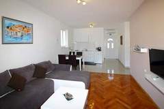 Ferienwohnung - Apartments Dubreta - Superior Two Bedroom Apartment with Balcony (2nd Floor) - Ferienunterkunft in Obod (4 Personen)