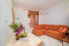 Ferienwohnung - Apartments Longo - Standard One Bedroom Apartment with Terrace, A3 - (ST) - Ferienunterkunft in Supetar (3 Personen)