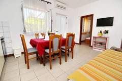 Ferienwohnung - Apartments Neven - Two Bedroom Apartment with Terrace and Partial Sea View (A1) - Ferienunterkunft in Drace (5 Personen)