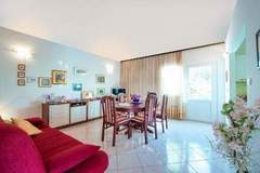 Ferienhaus - Holiday Home Lido - Three Bedroom Holiday House with Terrace - Ferienunterkunft in Orebić (8 Personen)