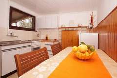 Ferienhaus - Vacation House Planika - Two Bedroom Holiday Home with Terrace and Sea View - Ferienunterkunft in Vela Luka (5 Personen)