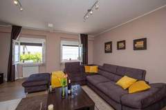 Ferienwohnung - Apartment Sanja Opatija - Two bedroom apartment with Terrace and sea view - Ferienunterkunft in Opatija (6 Personen)