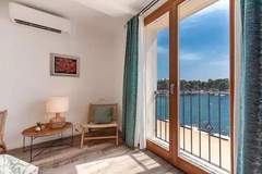 Ferienwohnung - Mamma mia luxury rooms - Double Room with Sea View (Relaxing beachfront paradise) - 2 - Ferienunterkunft in Trogir (2 Personen)