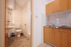 Ferienwohnung - Apartments Vujina - Studio Apartment with Terrace 2 (Filip) - Ferienunterkunft in Kastel Stafilic (4 Personen)