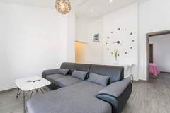 Ferienwohnung - Apartments Maza - One Bedroom Apartment with Balcony  (Angela) - Ferienunterkunft in Zadar (4 Personen)