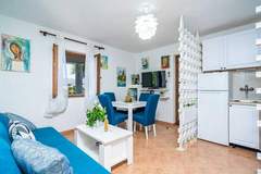 Ferienwohnung - Apartments & Rooms Mara & Petrunjela - One Bedroom Apartment with Terrace and Sea View ( Apartman s terasom) - BR. 7 - Ferienunterkunft in Cavtat (4 Personen)