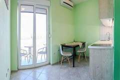Ferienwohnung - Apartments Smokvica - One Bedroom Apartment with Balcony with Sea View (Apartment 1) - Ferienunterkunft in Starigrad-Paklenica (2 Personen)