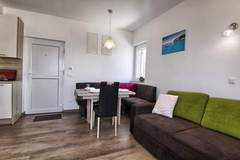 Ferienwohnung - Apartments Victoria - One Bedroom Apartment with Terrace and Sea View (A1) - Ferienunterkunft in Pakostane (4 Personen)