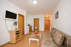 Ferienwohnung - Apartments Čiovo - Family One Bedroom Apartment with Terrace (A1) - Ferienunterkunft in Okrug Gornji (3 Personen)