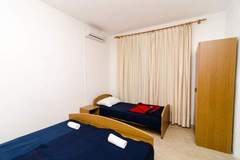 Ferienwohnung - Guest House Kiko - Studio (A3) - Ferienunterkunft in Pomena (2 Personen)