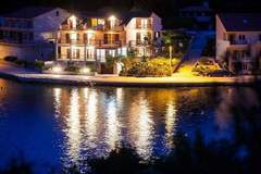 Ferienwohnung - Apartments Malo Lago - One-Bedroom Apartment with Balcony and Sea View - 2nd floor (Apartment 6) - Ferienunterkunft in Lastovo (2 Personen)