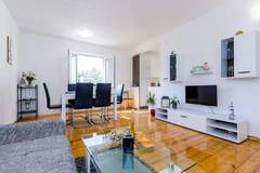 Ferienwohnung - Apartment &  Rooms Maždin - One Bedroom Apartment with Balcony and Sea View - Ferienunterkunft in Slano (5 Personen)