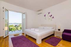 Ferienwohnung - Apartment & Rooms Maždin - Triple Room with Balcony and Sea View ( Soba More ) - Ferienunterkunft in Slano (3 Personen)