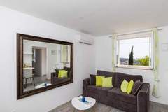 Ferienwohnung - Apartment Semi - One Bedroom Apartment with Terrace and Sea View - Ferienunterkunft in Dubrovnik (2 Personen)