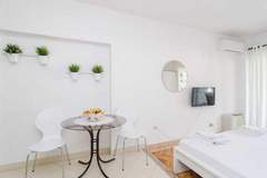 Ferienwohnung - House Apartments Ariva - Studio Apartment with Balcony (2 Adults) - A2 - Ferienunterkunft in Dubrovnik (2 Personen)