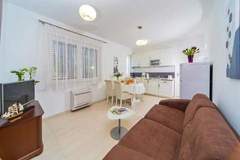 Ferienwohnung - 4B Apartments - Two Bedroom Apartment with Balcony A1 - Ferienunterkunft in Dubrovnik (4 Personen)
