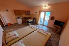 Ferienwohnung - Apartments Robi - One Bedroom Apartment with Terrace - Ferienunterkunft in Vir (4 Personen)
