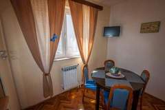 Ferienwohnung - Apartments Amalia - Two Bedroom Apartment with Roofed Terrace - Ferienunterkunft in Zadar (4 Personen)