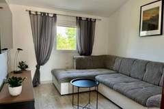 Ferienwohnung - Apartments Fortuna - One Bedroom Apartment with Balcony (2) - Ferienunterkunft in Biograd na Moru (3 Personen)