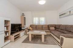Ferienwohnung - Guest Gouse Stipanovi Dvori  - Double Bedroom with Terrace 7 - Ferienunterkunft in Benkovac (2 Personen)