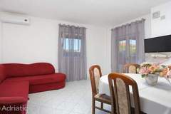 Ferienhaus - Holiday Home Nada Rogoznica - Six Bedroom Holiday Home - Ferienunterkunft in Rogoznica (16 Personen)