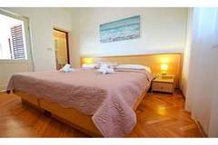 Ferienwohnung - Apartments Adriana - Double Room with Balcony - Ferienunterkunft in Starigrad-Paklenica (2 Personen)