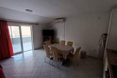 Ferienwohnung - Apartment Kurelić - Two Bedroom Apartment with Terrace - Ferienunterkunft in Rab (5 Personen)