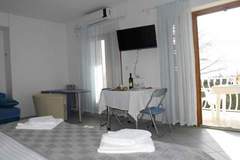 Ferienwohnung - Dugi Rat Seaside Apartments - Studio Apartment 2 - Ferienunterkunft in Dugi Rat (2 Personen)