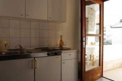 Ferienwohnung - Dugi Rat Seaside Apartments - Two Bedroom Apartment 3 - Ferienunterkunft in Dugi Rat (4 Personen)