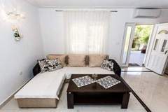 Ferienwohnung - Family Apartmani Sara Malinska - Two bedroom apartment (Intimo)  53050 - Ferienunterkunft in Malinska (4 Personen)