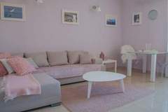 Ferienwohnung - Pula Garden Apartments with Shared Pool - Superior One Bedroom Apartment with Sea View - Ferienunterkunft in Pula (3 Personen)