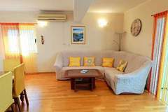 Ferienwohnung - Adam Apartment Near the Airport - TwoBedroom Apartment - Ferienunterkunft in Kastel Stafilic (4 Personen)
