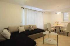Ferienwohnung - Srima To Relax Apartment - One Bedroom Apartment with Terrace - Ferienunterkunft in Srima (4 Personen)