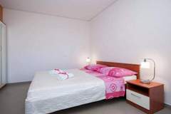 Ferienwohnung - Guest House Stay & Smile Dolac Primošten - Double Room with  Terrace and Garden View - Ferienunterkunft in Primosten (2 Personen)