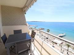 Ferienwohnung - Ferienwohnung Amazing sea view 2 bedroom front of the beach 303