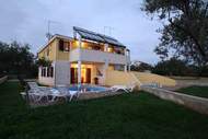 Ferienhaus - Holiday Home Rosie 2 - Ferienunterkunft in Novigrad (7 Personen)