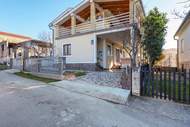 Ferienwohnung - Lovely green apartment Katarina - Ferienunterkunft in Jasenice (4 Personen)