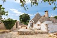 Magnificent Stefano's Trulli in Locorotondo - Ferienunterkunft in Locorotondo (6 Personen)