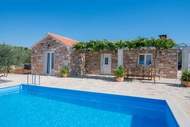 Ferienhaus, Exklusive Unterkunft - Holiday Home My Summer House - Two-Bedroom Holiday Home with Private Pool and Terrace - (ST) - Ferienunterkunft in Supetar (6 Personen)